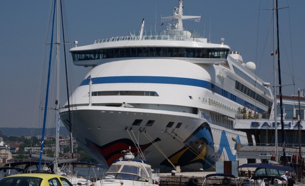 Усмихнатият кораб отново е във Варна