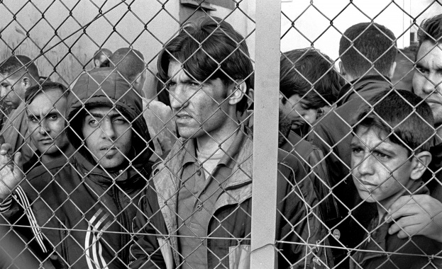 Сблъсъци между полицията и мигранти на остров Лесбос