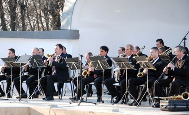 Бургаският духов оркестър подготвя концерти на открито 