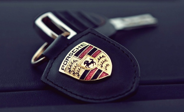 Porsche раздава по 9700 евро премии на служителите си