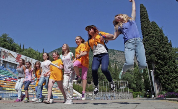 34 хиляди деца ще раздвижат икономиката на Крим