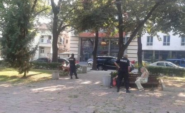 Закопчаха цар Киро пред хотела му