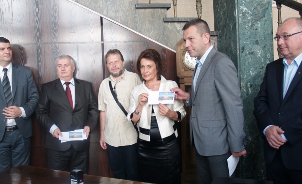 Пуснаха марка за 150-годишнината от рождението на Петър Дънов