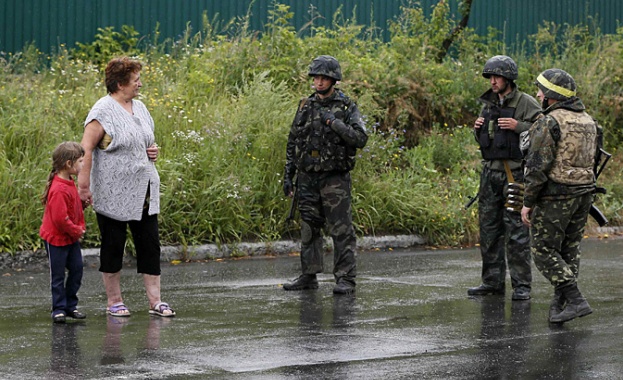 “Сестра ми…по-малката…бившата”