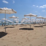 От 36 стотинки до 15 лева за чадъри и шезлонги на морето
