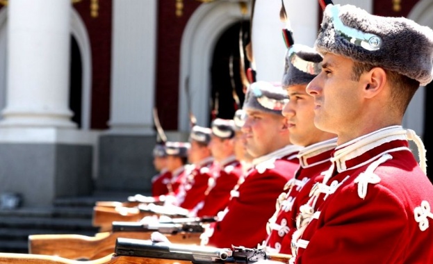 Обявен е конкурс за 50 вакантни войнишки длъжности за гвардейци