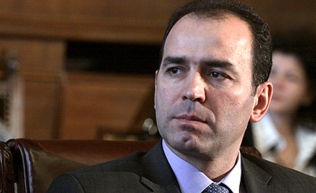 Парламентът започва със смяна на Искров