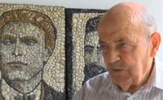 Пенсионер прави портрети на Левски, Раковски и Ботев от ахат