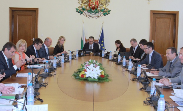 Правителството ще продължи да подкрепя усилията на БНБ за намиране на решение относно КТБ