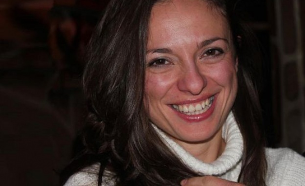 Българка от Лондон осигури дом на 24 деца