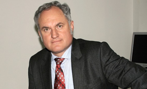 Парамов: Абсурдно е депутат, който няма 5-6 дни трудов стаж, да има имот за 40 милиона евро