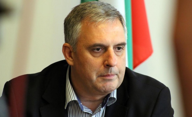 Калфин: Скандалът е, че министърът на отбраната обяви, че България е във война. Ние не сме във война