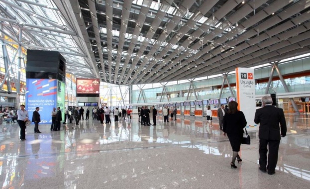 Атанас Зафиров откри първия директен полет до Ереван