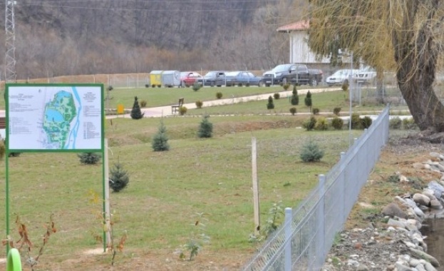 Тричленка нищи вуйчото на Дянков