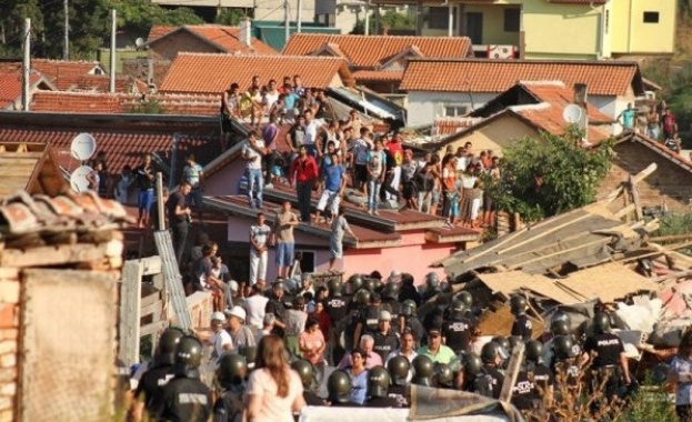 Продължава събарянето на незаконни постройки в Стара Загора 