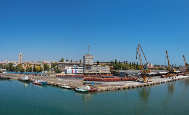 Отварят пристанище Бургас за граждани 