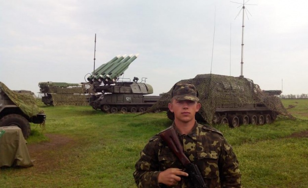 Обвиниха украински войник за “сепаратист” заради снимка с “Бук”