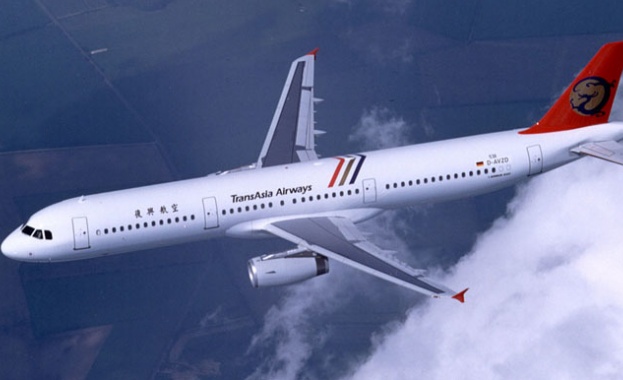 Най-малко 50 души са загинали при самолетна катастрофа в Тайван /обновена/