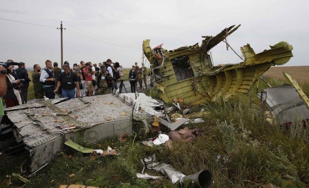 Киев замита следите от трагедията на Boeing 777