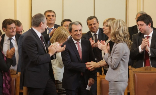 Оставката е факт. Какво следва?