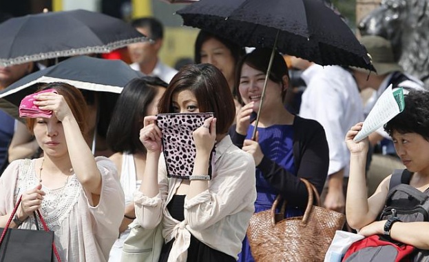 Трима души починаха, а над хиляда са в болница заради жегите в Япония