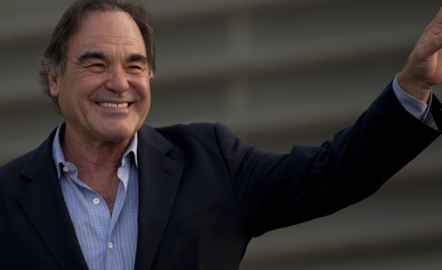 Оливър Стоун: Медиите представят само една гледна точка за катастрофата с Боинг 777