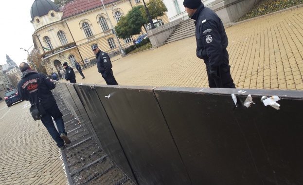 Сигнал за бомба спря движението около Народното събрание