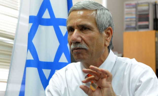 Посланикът на Израел наблюдава демонстрация по проект на БЧК
