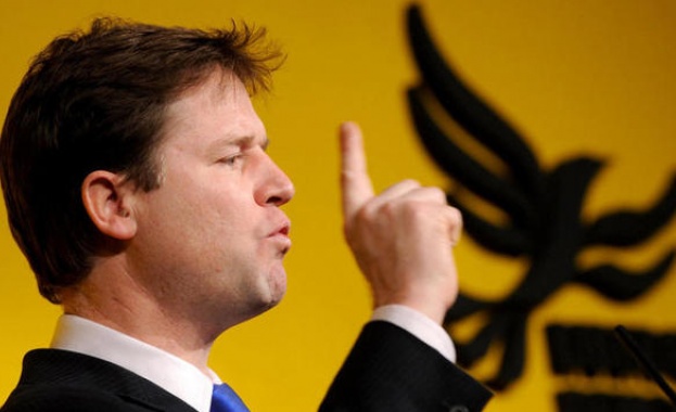 Британският вицепремиер призова да отнемат световното по футбол на Русия