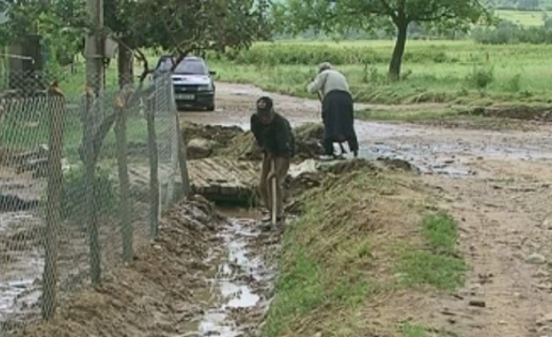 Пострадалите от наводнението в Мизия се простиха с даренията