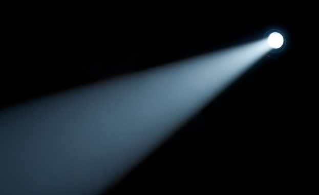 Немски учени замразиха светлината за една минута