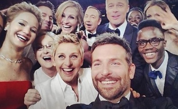 Груповото селфи вече си има своя собствена дума