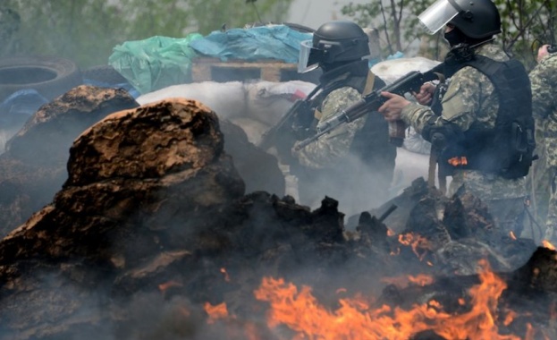 В околностите на Донецк вървят ожесточени сблъсъци