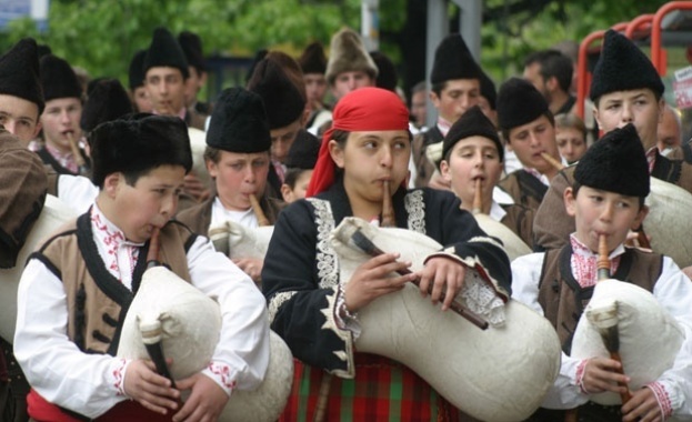 Гайдарско надсвирване в село Гела