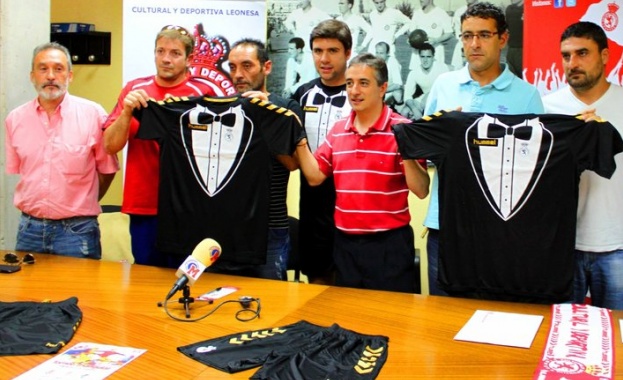 Испански отбор ще рита със смокинг