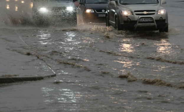 Август започна с поройни дъждове