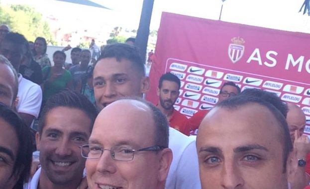 Селфи на Димитър Бербатов с принц Албер получи хиляди лайкове 