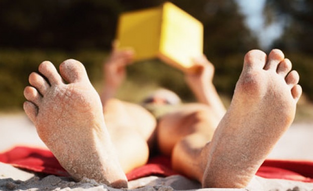 Фестивал на плажното четене в "Албена"