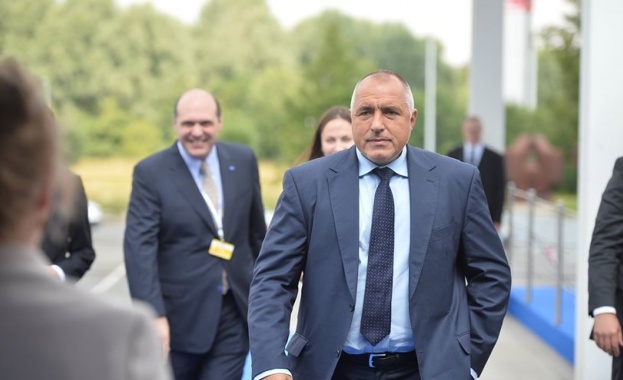 "Дер Щандарт": Борисов организира завръщането си