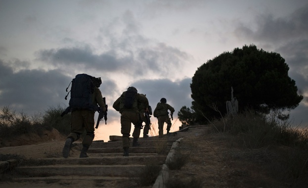 Израел строи стена по границата си с Ливан