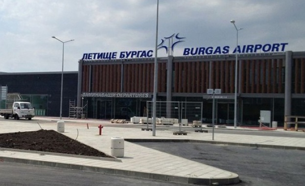 Самолет кацна аварийно на летището в Бургас