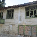 Дебеляновата къща в Долна баня се руши