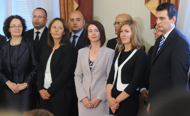 Държавата харчи със скорост 2.5 млрд. лв. на месец