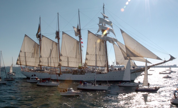 Иззеха близо 130 кг. кокаин от испански военен кораб 