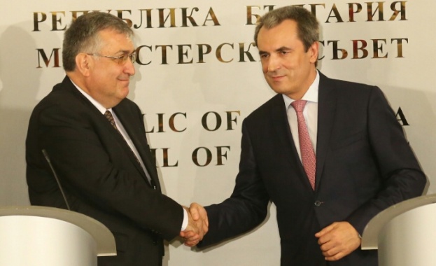 Кабинетът "Близнашки" поема властта (обновена)