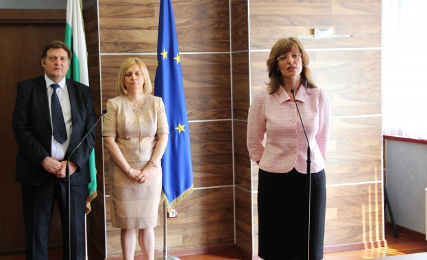 Министър Захариева: Ще работим активно за възстановяване на плащанията по оперативните програми