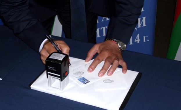 Пуснаха пощенска марка „135 години български митници”