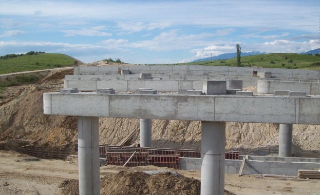 Роми разфасоваха мост на АМ "Струма"