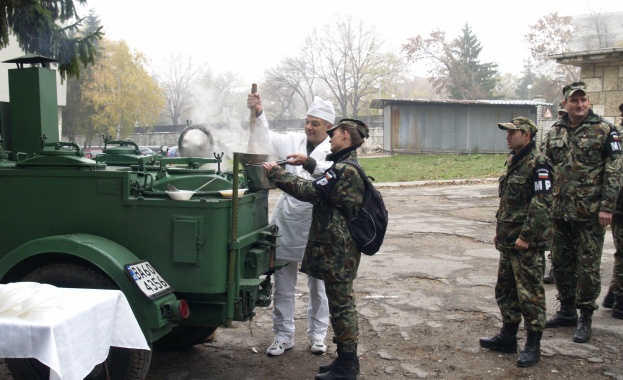 В Мизия започват работа четири полеви кухни на Сухопътни войски