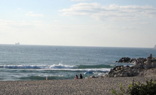 Мазут заля плажовете на юг от Варна